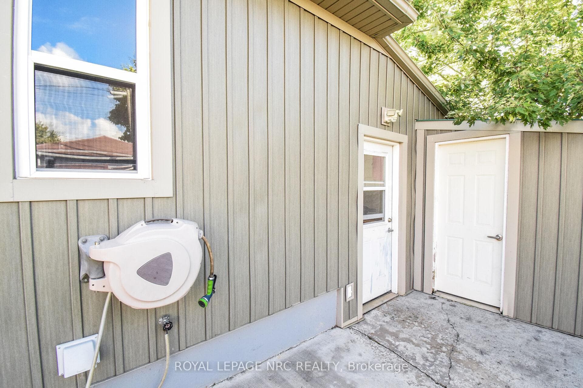 850 David Street photo 42