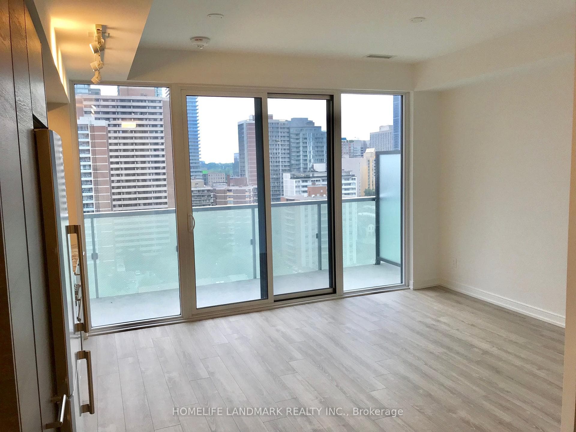 28 Wellesley Street Unit 1708 photo 3