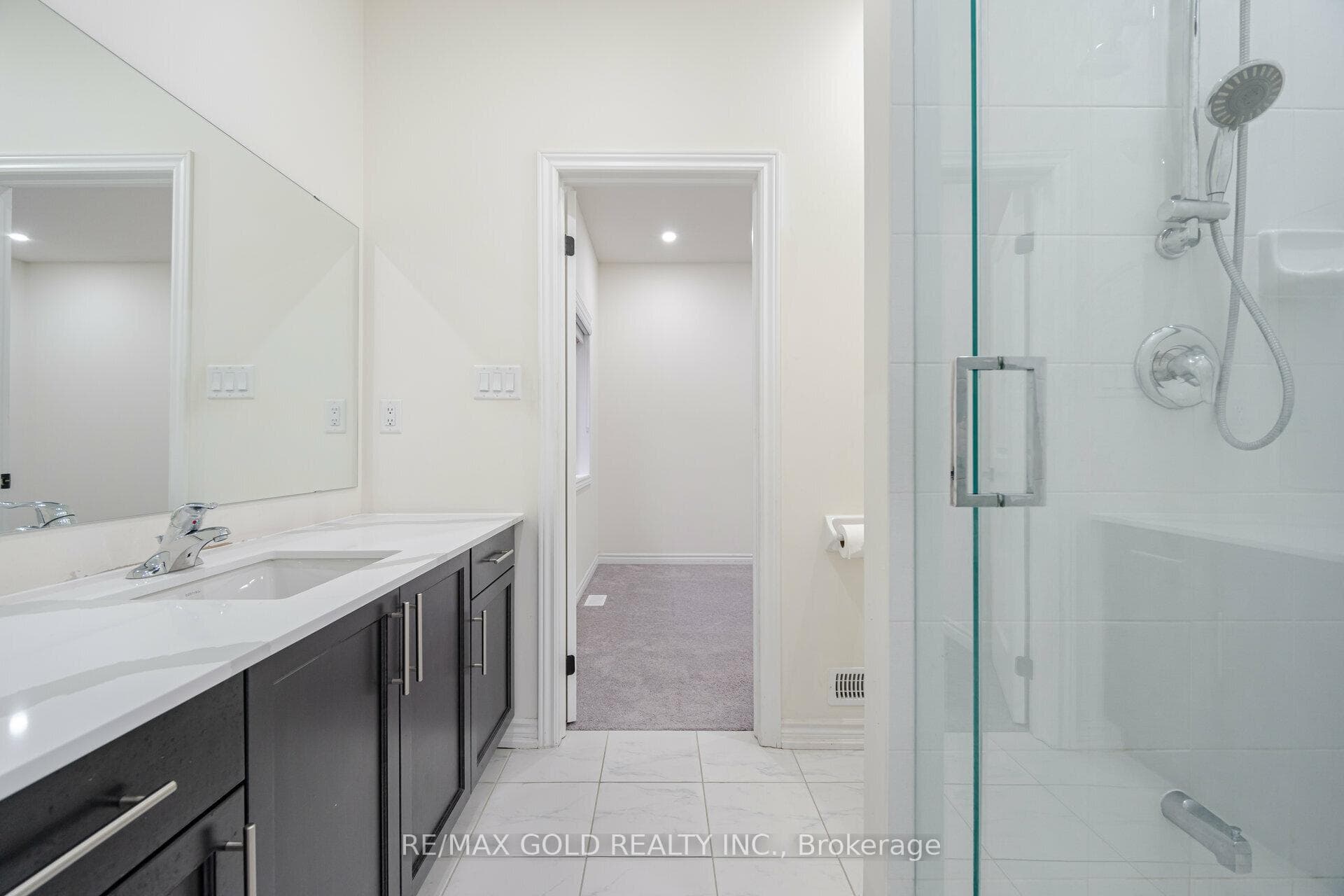 63 Hawtrey Road photo 33