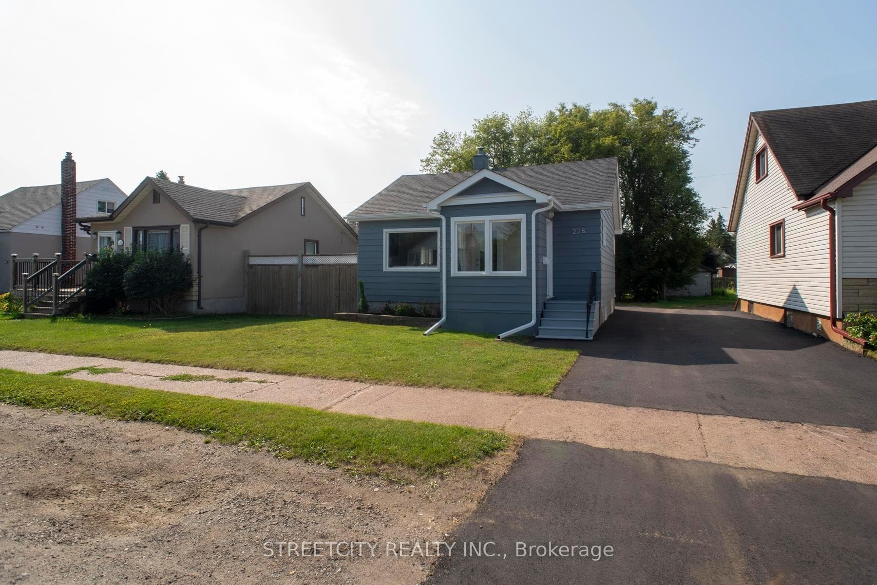 228 Christina Street photo 4