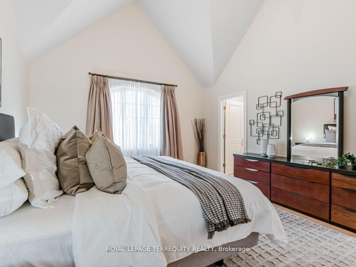 176 Joicey Boulevard photo 22
