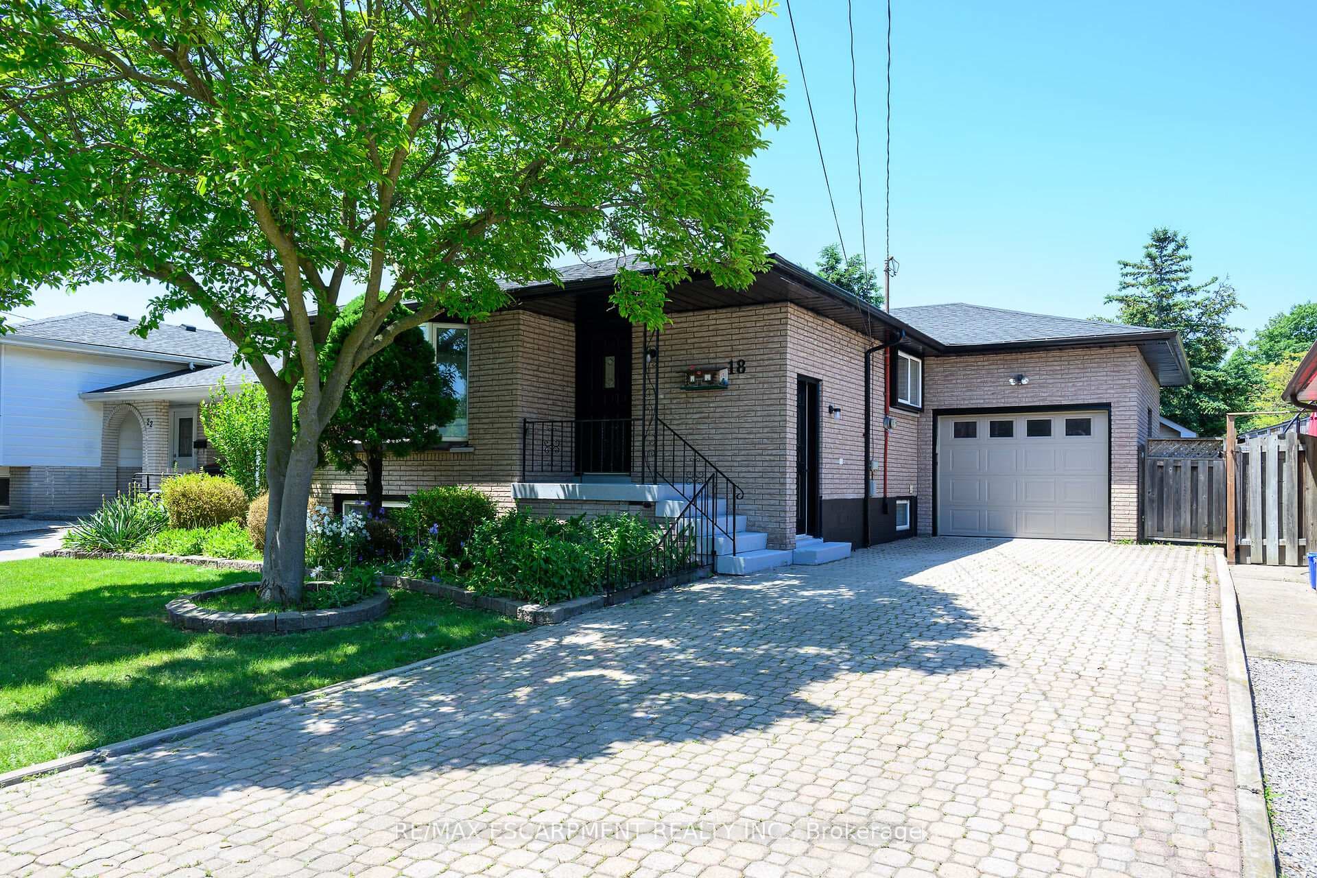 18 Rivercrest Road photo 1