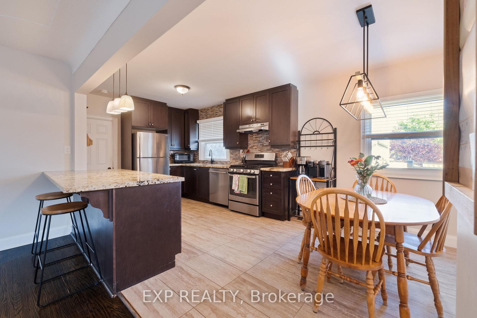 316 Barton Street photo 9