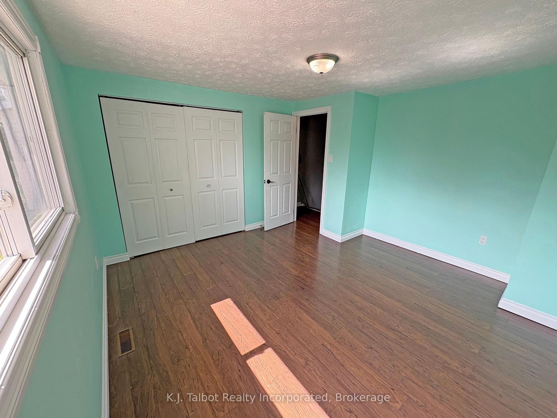 118 Bennett Street photo 18
