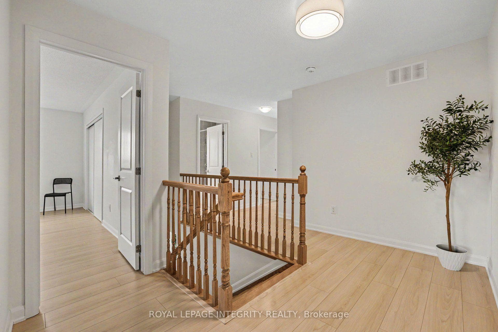 301 Cloyne Crescent photo 18