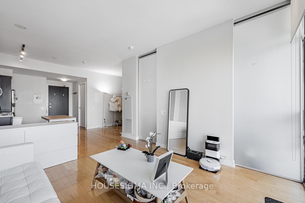 33 Charles Street Unit 2106 photo 14