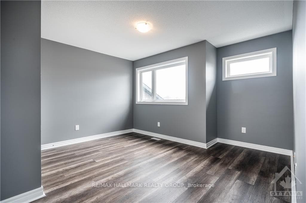 669 PARADE Drive photo 28
