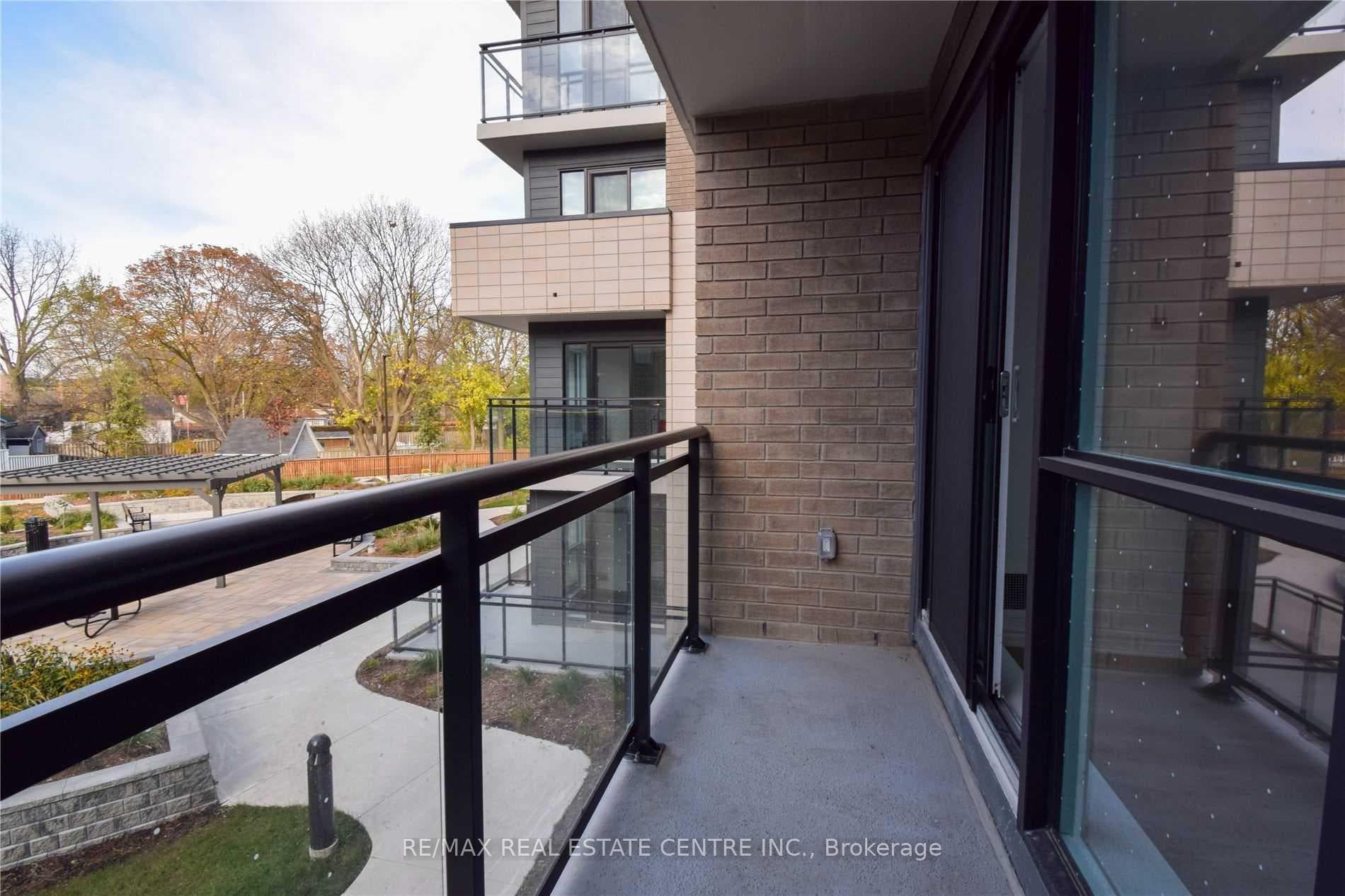 1 Falaise Road Unit 305 photo 4