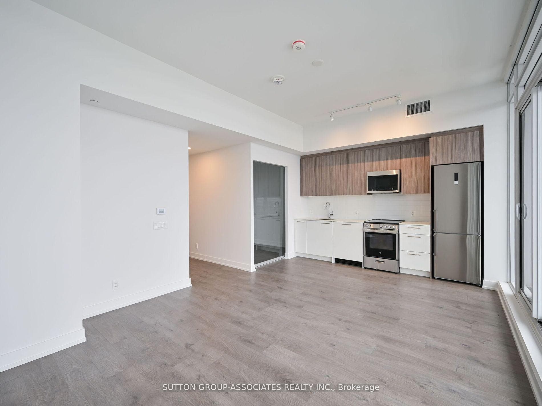 225 Veterans Drive Unit 810 photo 9