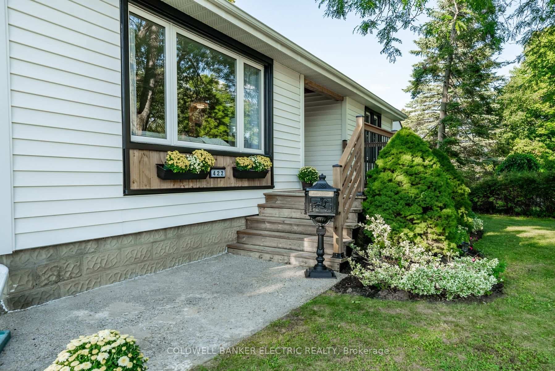 422 Bellevue Street photo 3