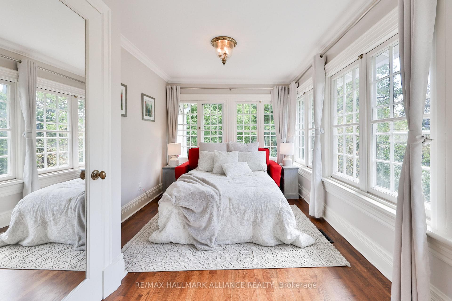 225 William Street photo 32