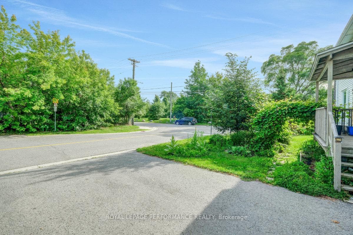1141 North River Road photo 38