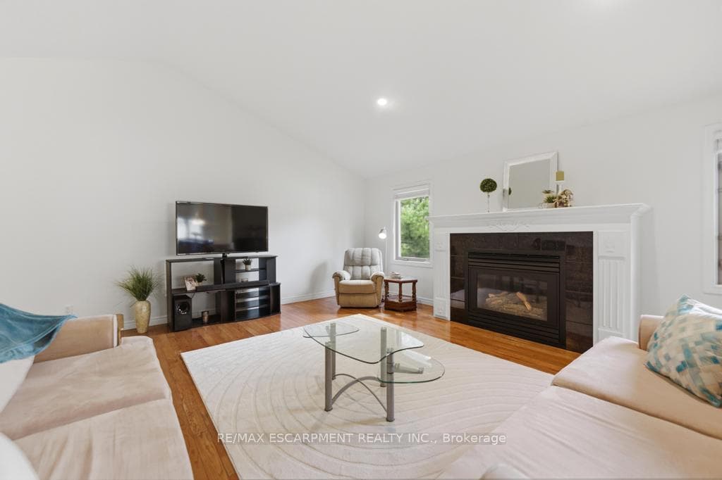 80 Lister Avenue photo 8