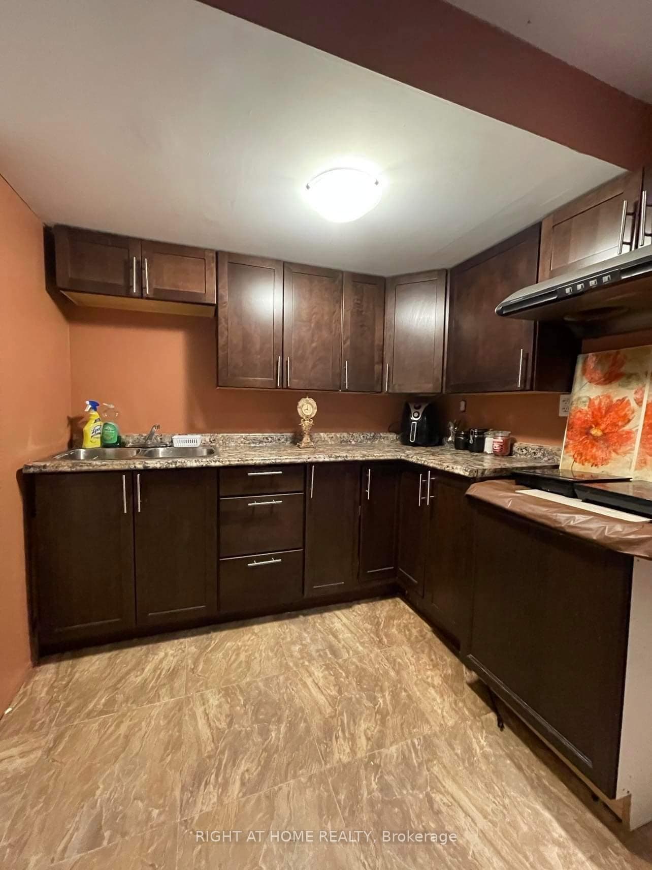 3365 Stoney Crescent Unit Upper photo 20