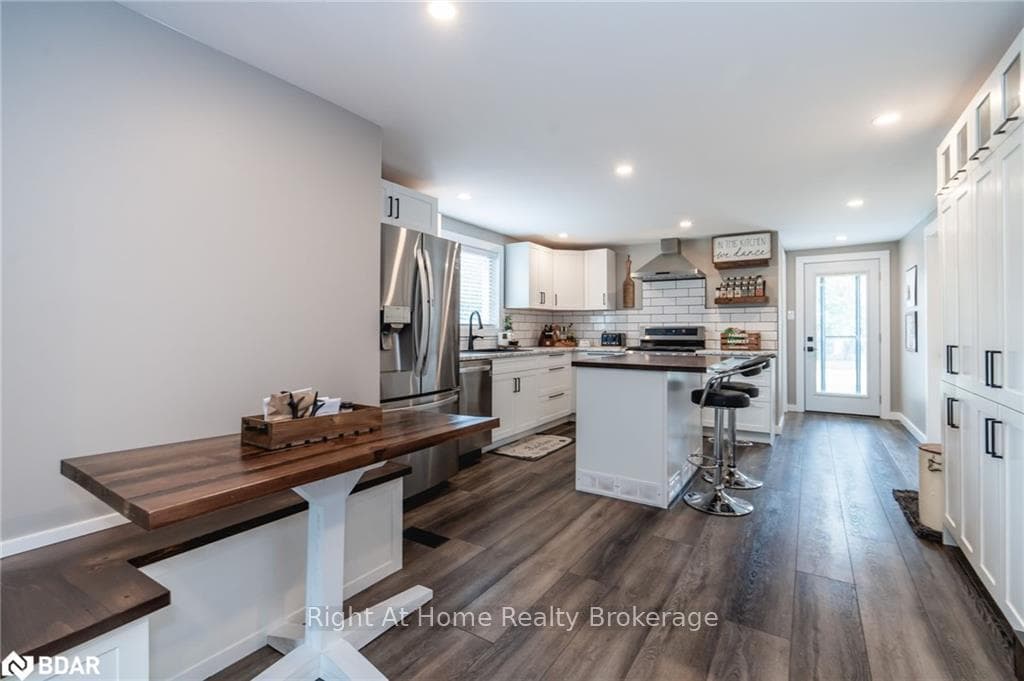 95 JAMES ST E Street photo 12