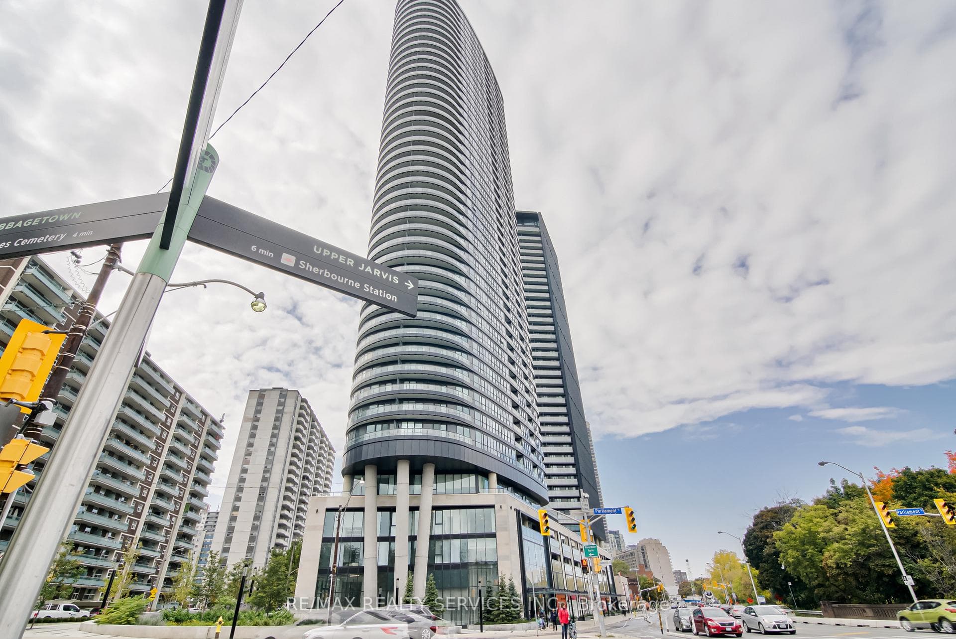 585 Bloor Street Unit 2321 photo 2