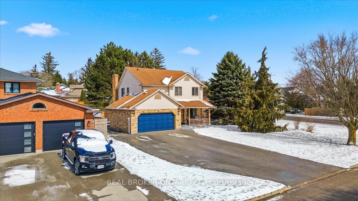 106 Spruceside Crescent photo 4