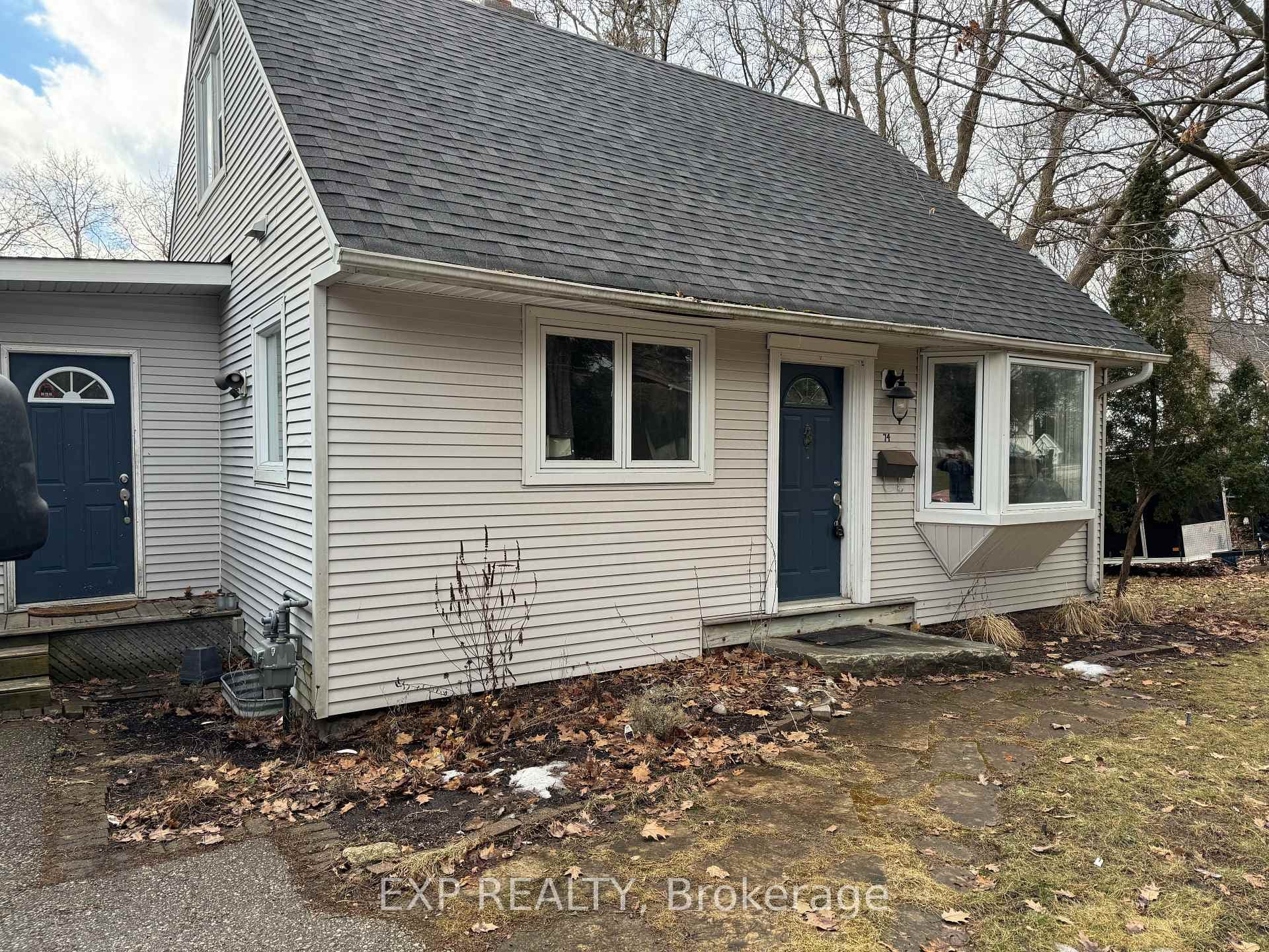 74 Roxborough Road photo 1