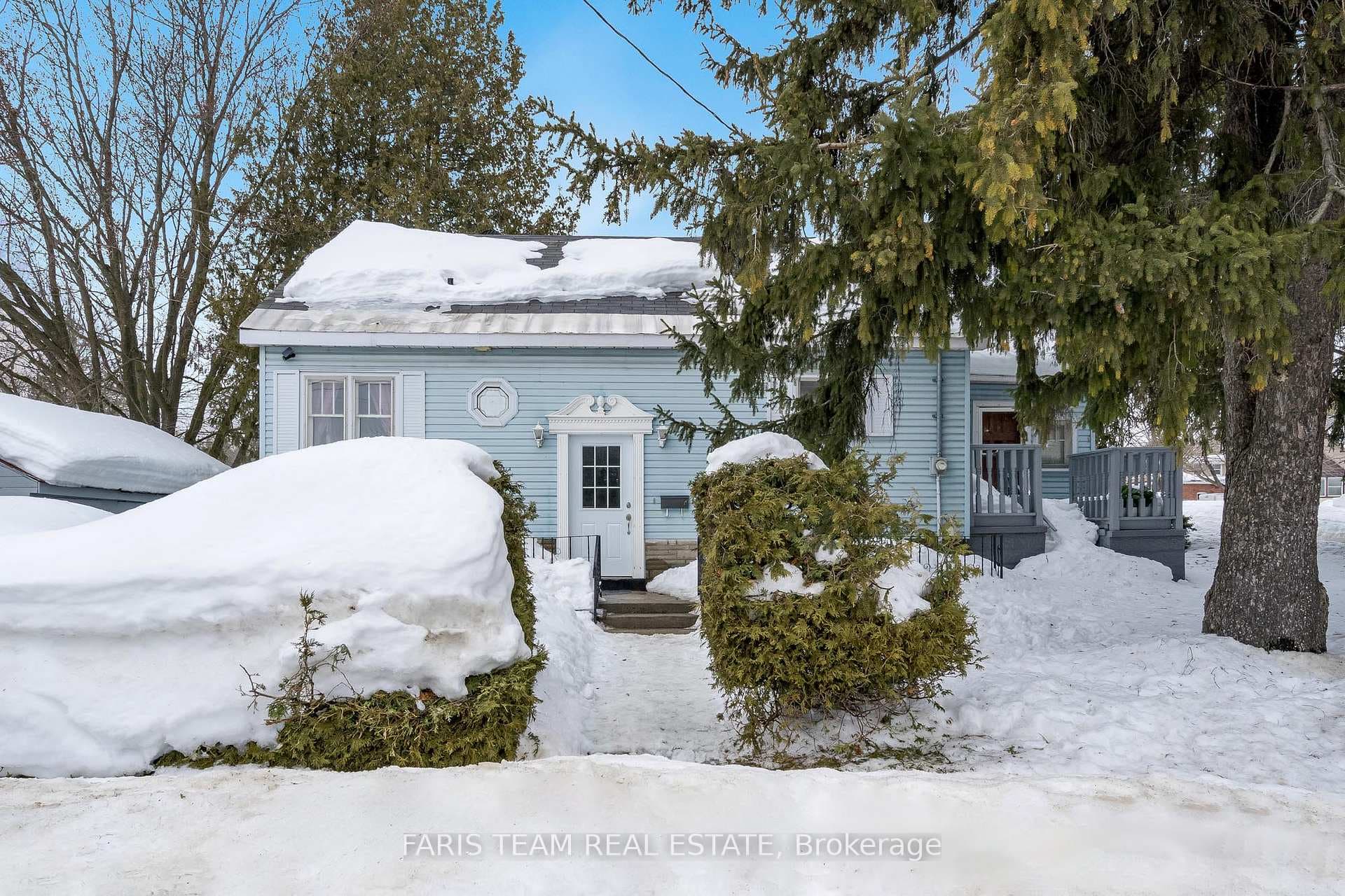 335 Moffat Street photo 2