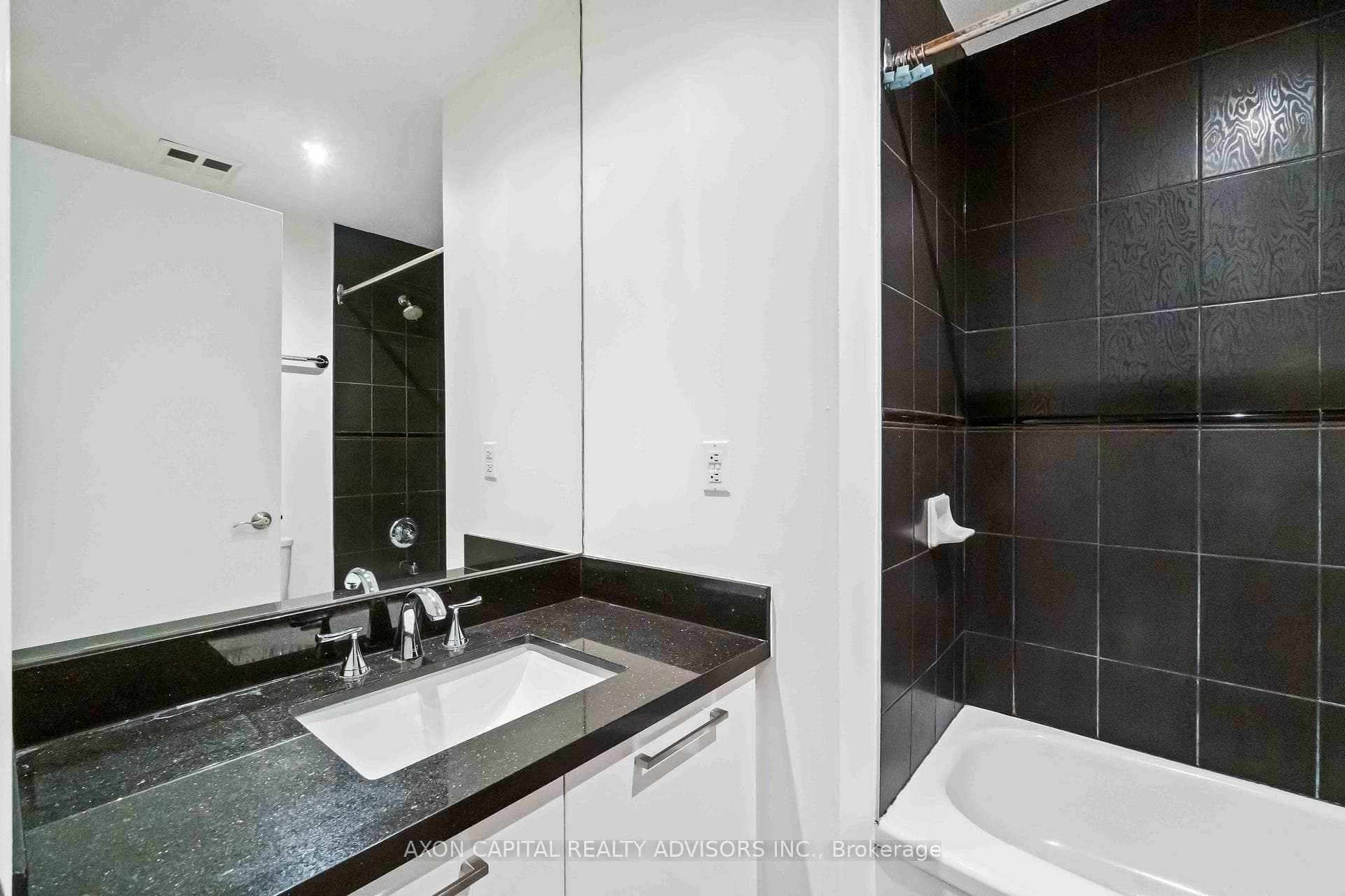 7 King Street Unit 1417 photo 25