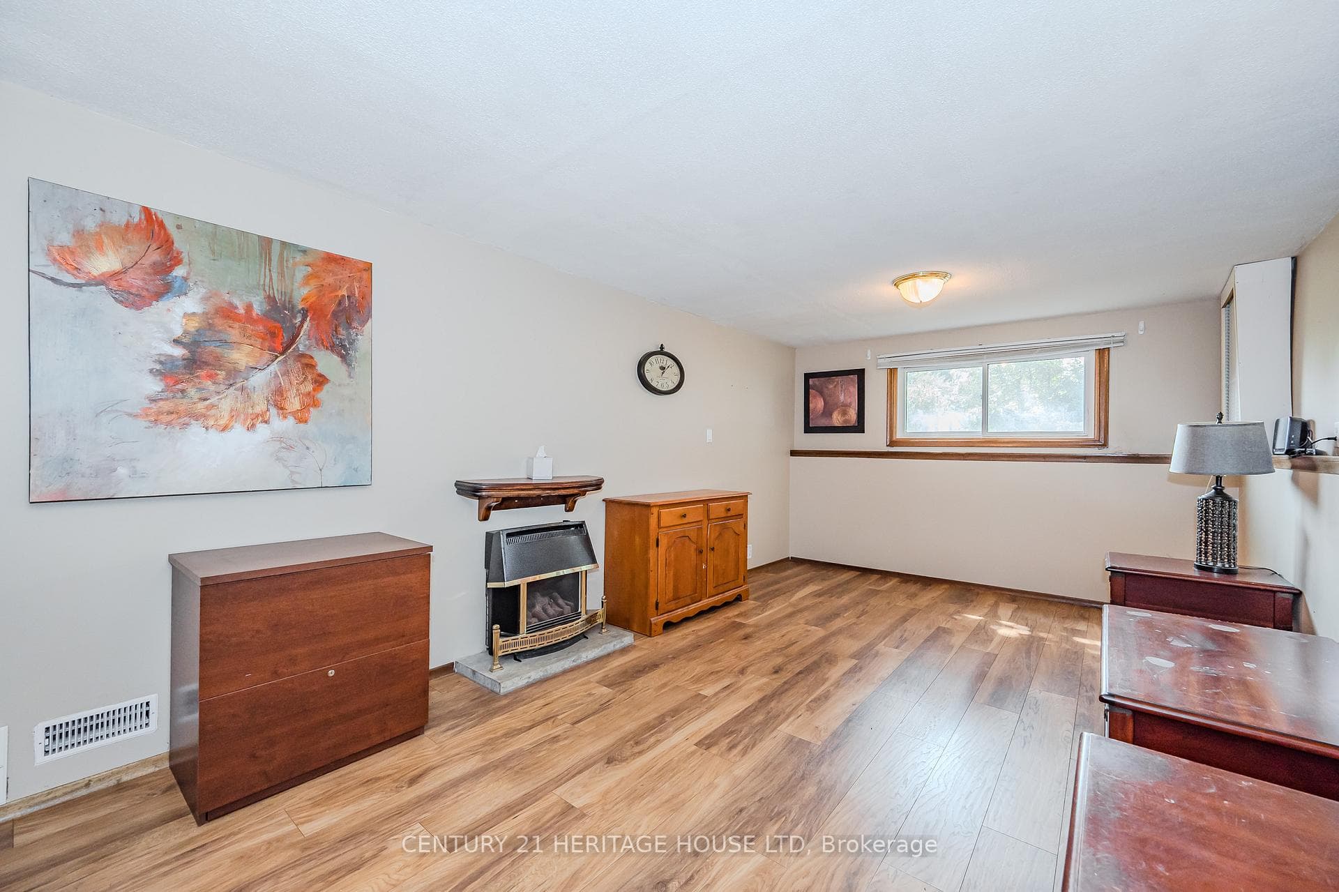 125 Brant Avenue photo 27