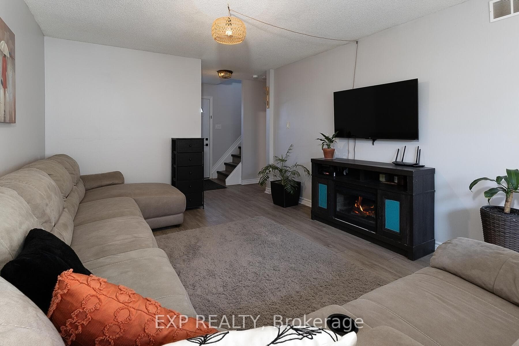 881 Southdale Road Unit 0 photo 4