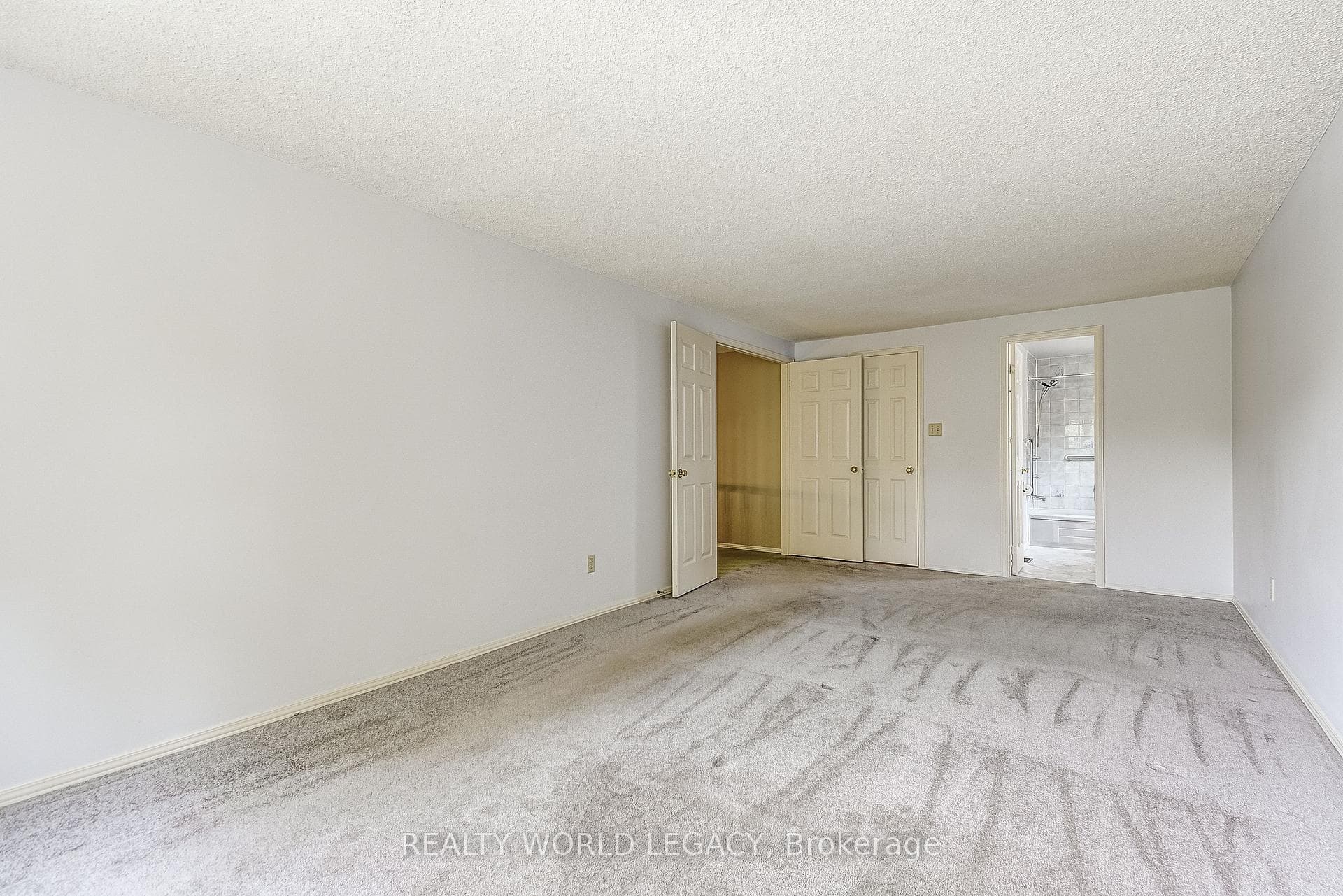 2113 Fallingbrook Court photo 33