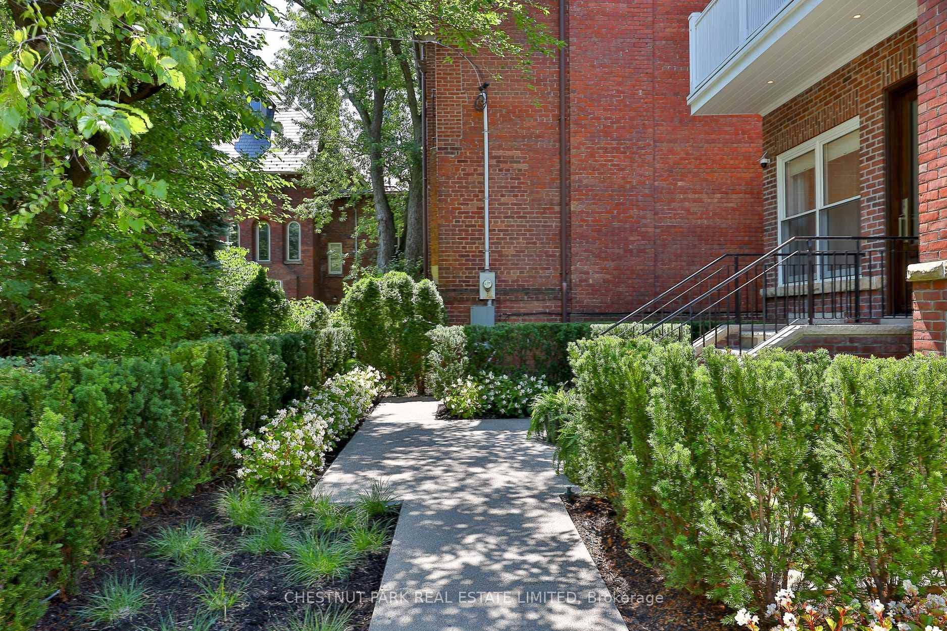 16 Scarth Road Unit 1 photo 4