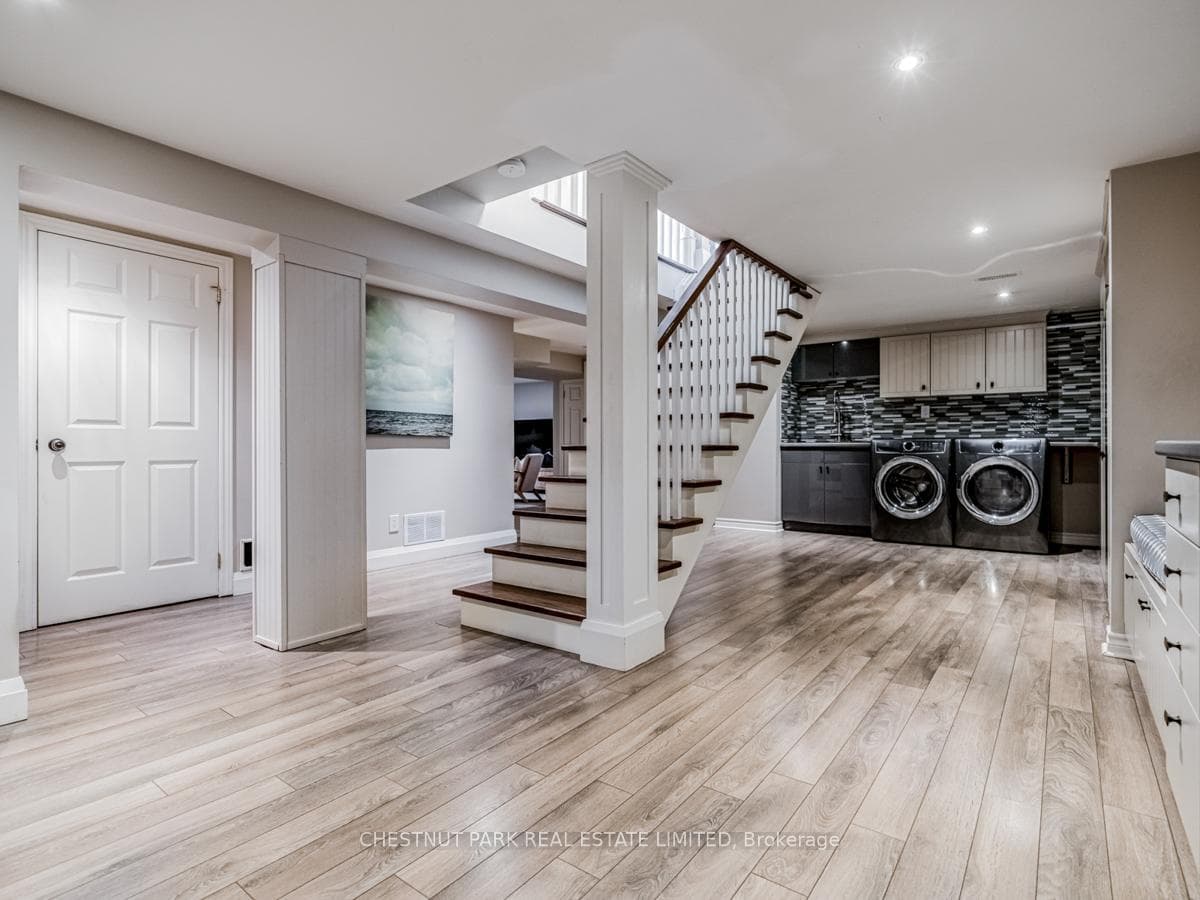2079 Gary Crescent photo 25