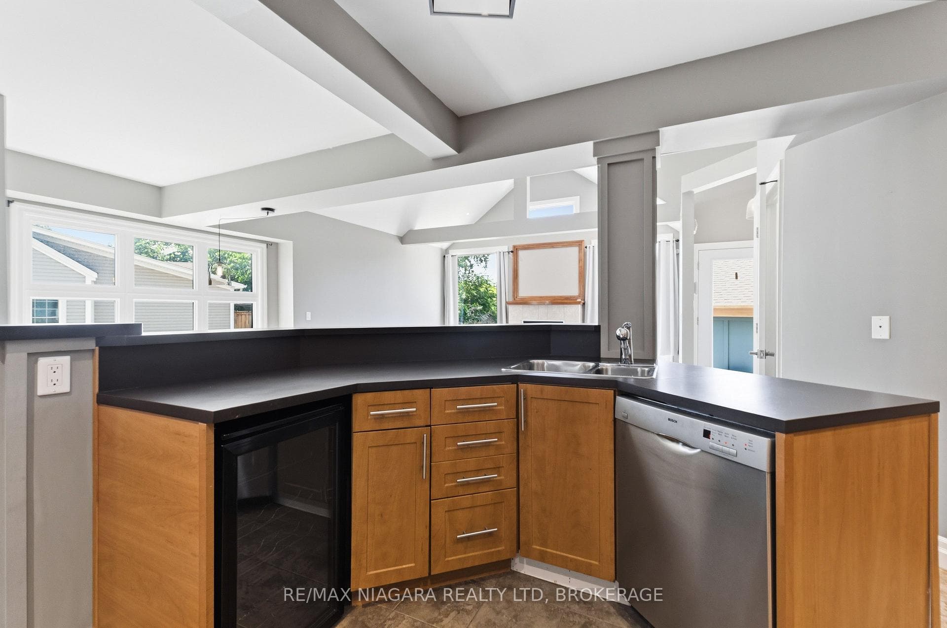 291 Vine Street photo 18