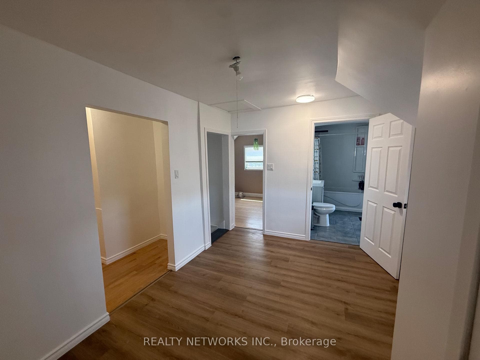 221 Commercial Avenue photo 9
