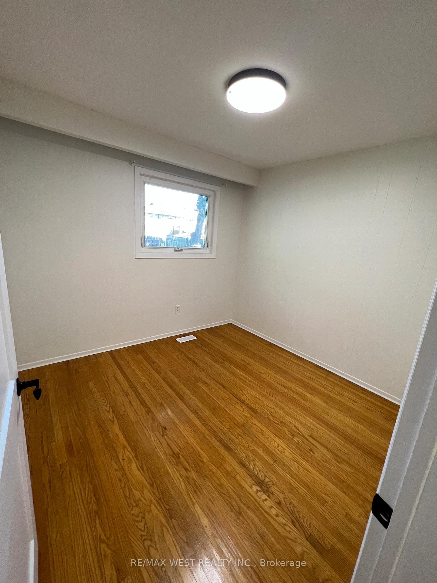 12203 Tenth Line Unit Main photo 9