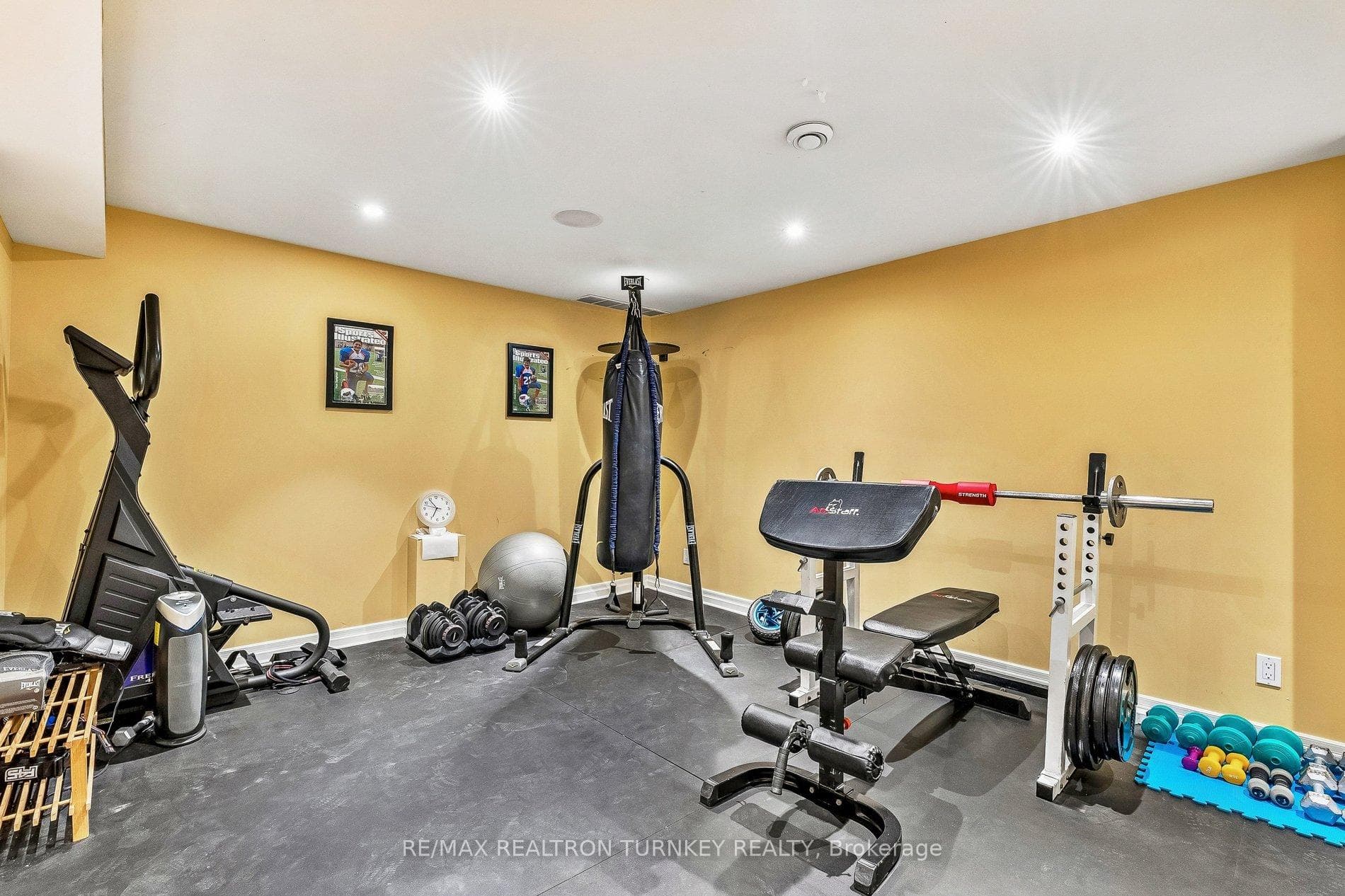 Huge Exercise Rm w TV, PotLts & B/I Sound Speakers