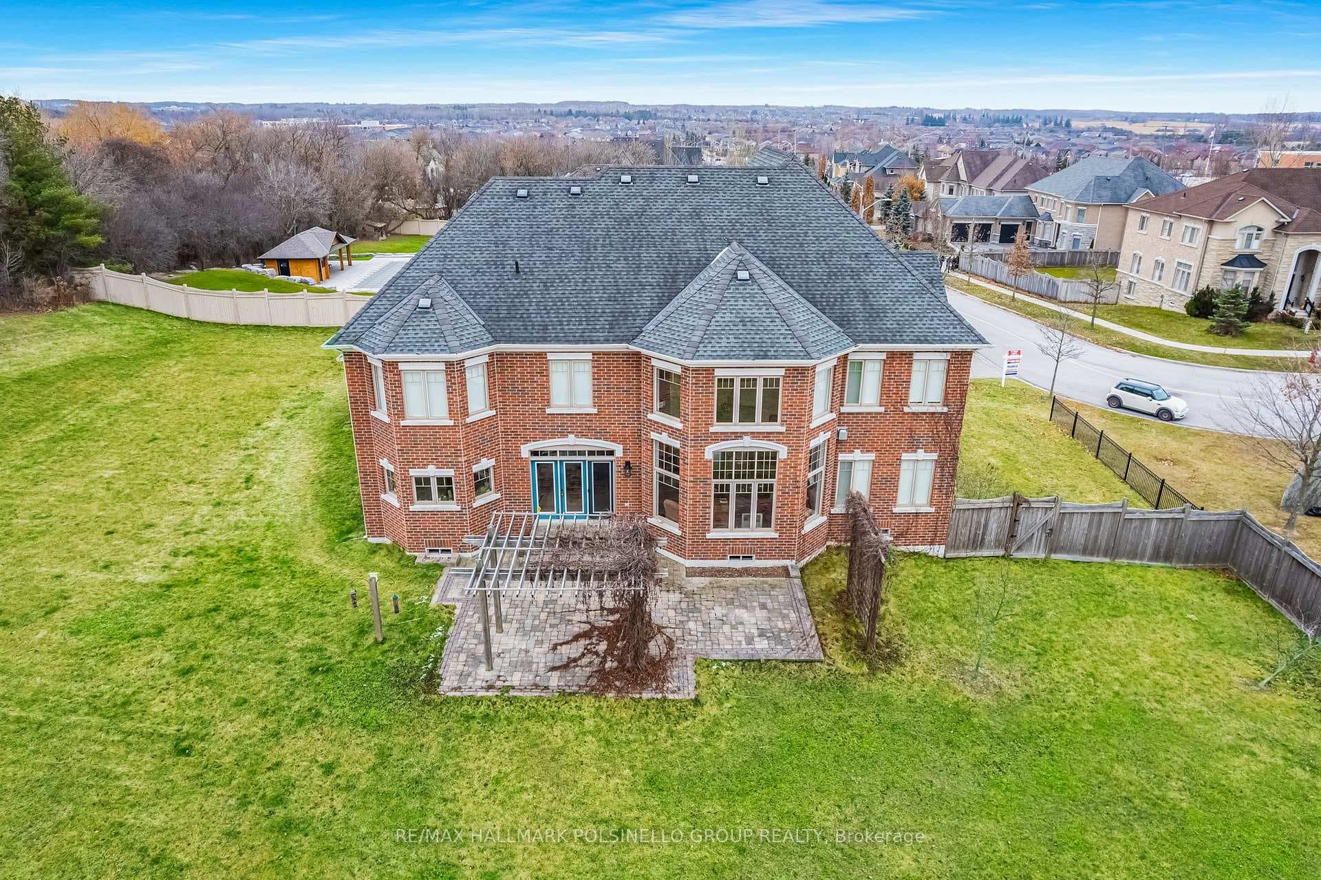 63 Soleil Boulevard photo 38