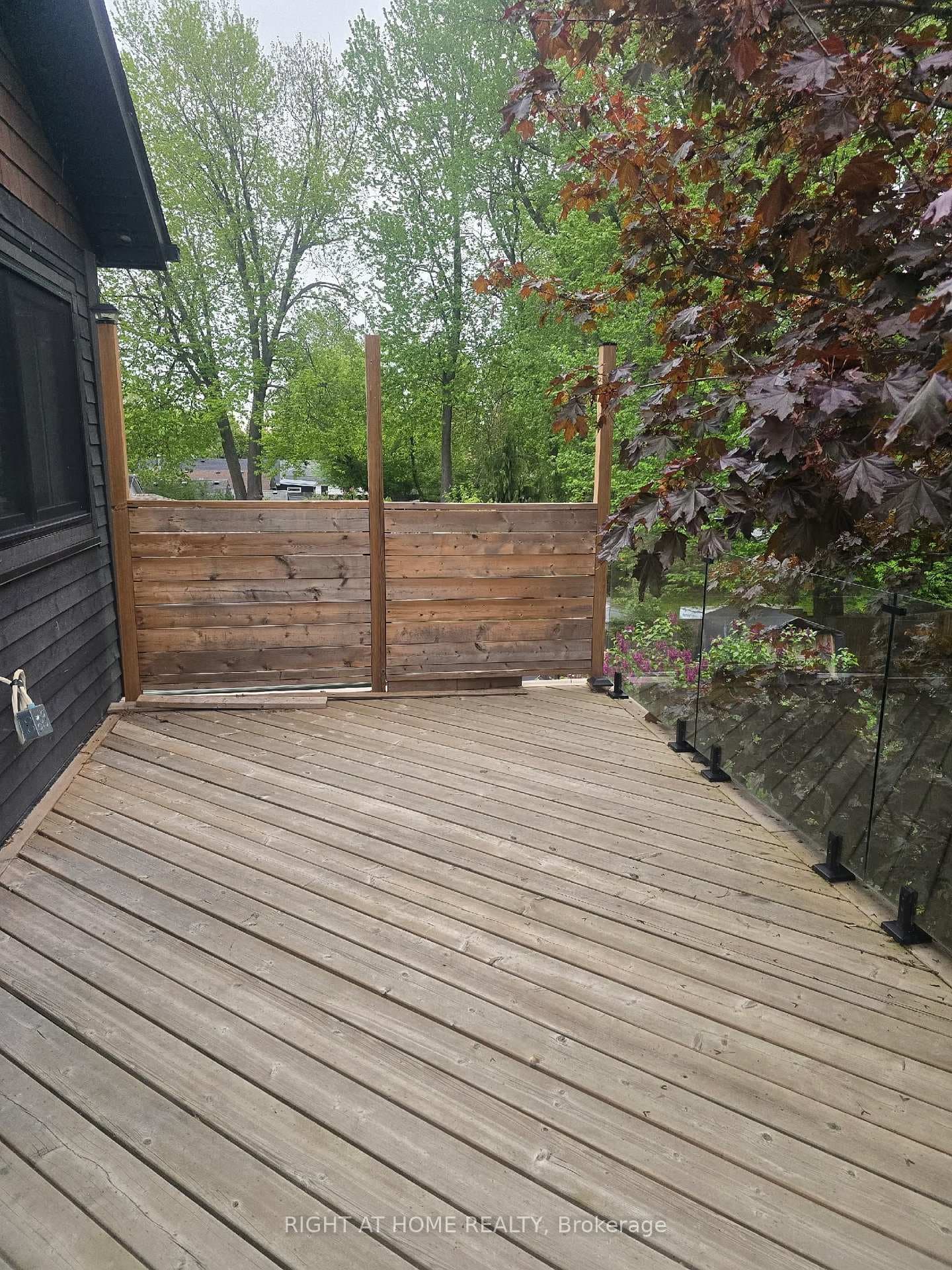 215 Bayview Avenue photo 11
