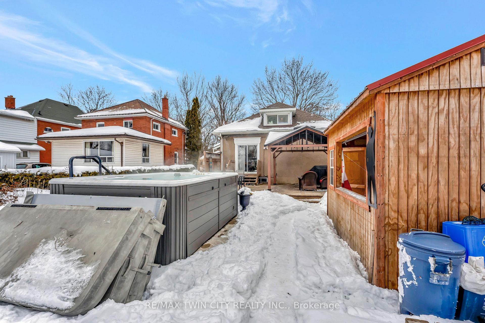 154 Tiffany Street photo 22