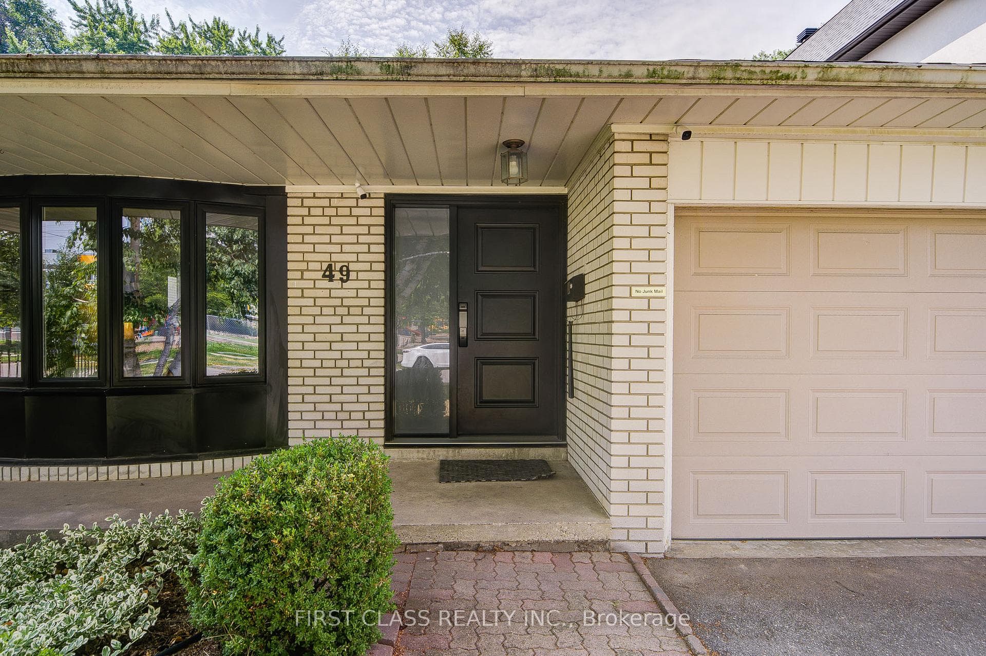 49 Mckee Avenue photo 2