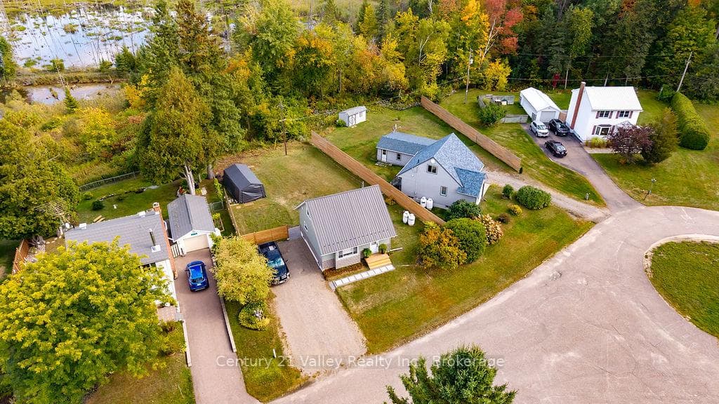 557 Sullivan Street photo 13