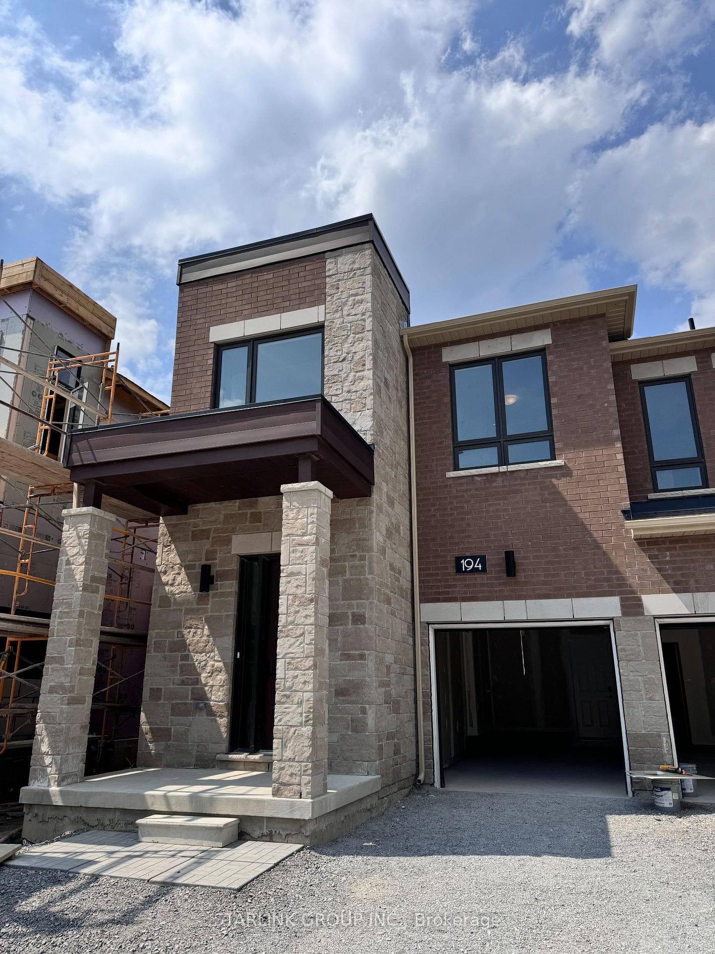 194 Mumbai Drive photo 1