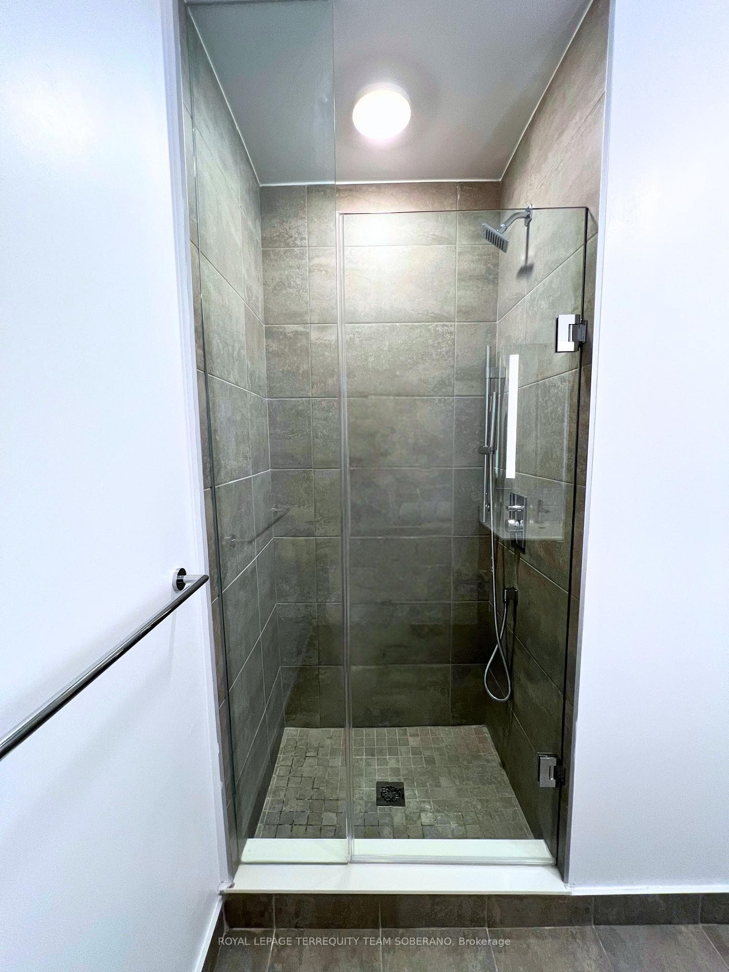 500 Dupont Street Unit 819 photo 20
