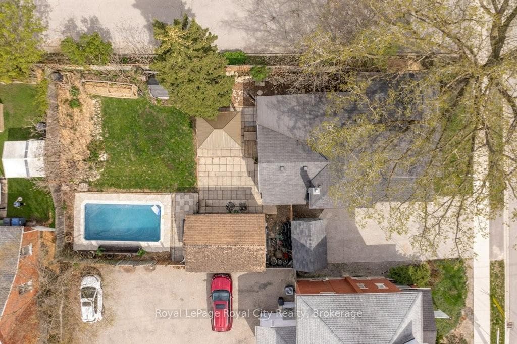 554 Woolwich Street photo 3