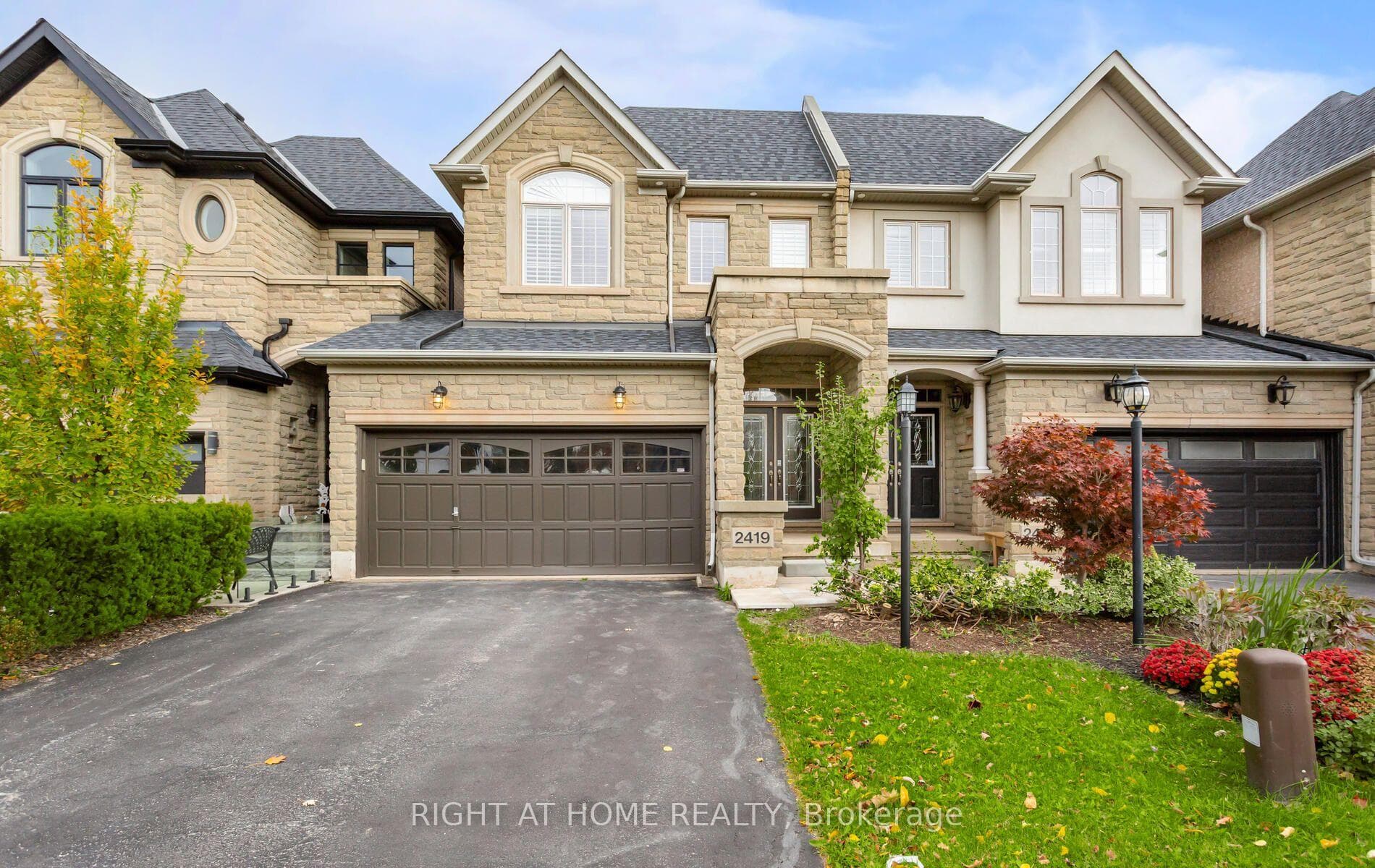 2419 Wasaga Drive photo 1