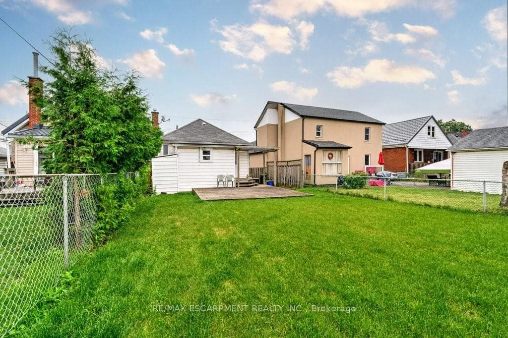 235 Normanhurst Avenue photo 31