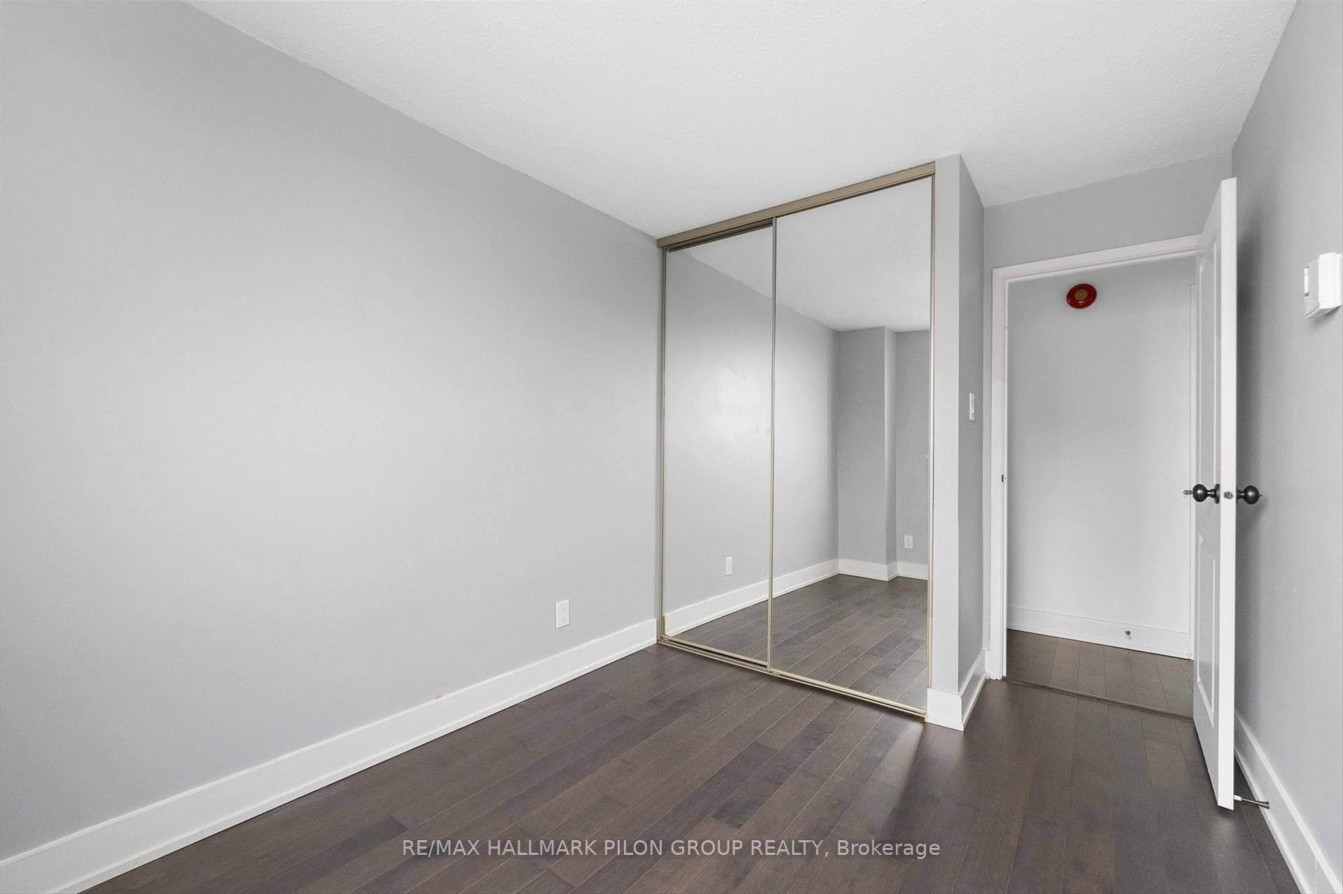 154 Nelson Street Unit 902 photo 17