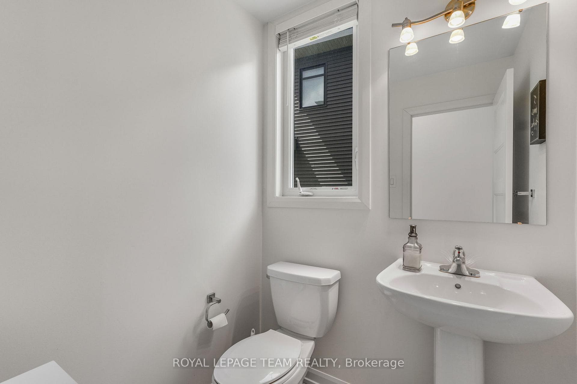 376 Sterling Avenue photo 4
