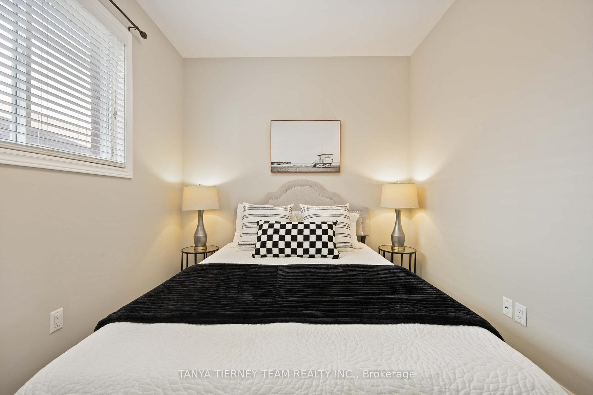 16 Cody Avenue photo 32