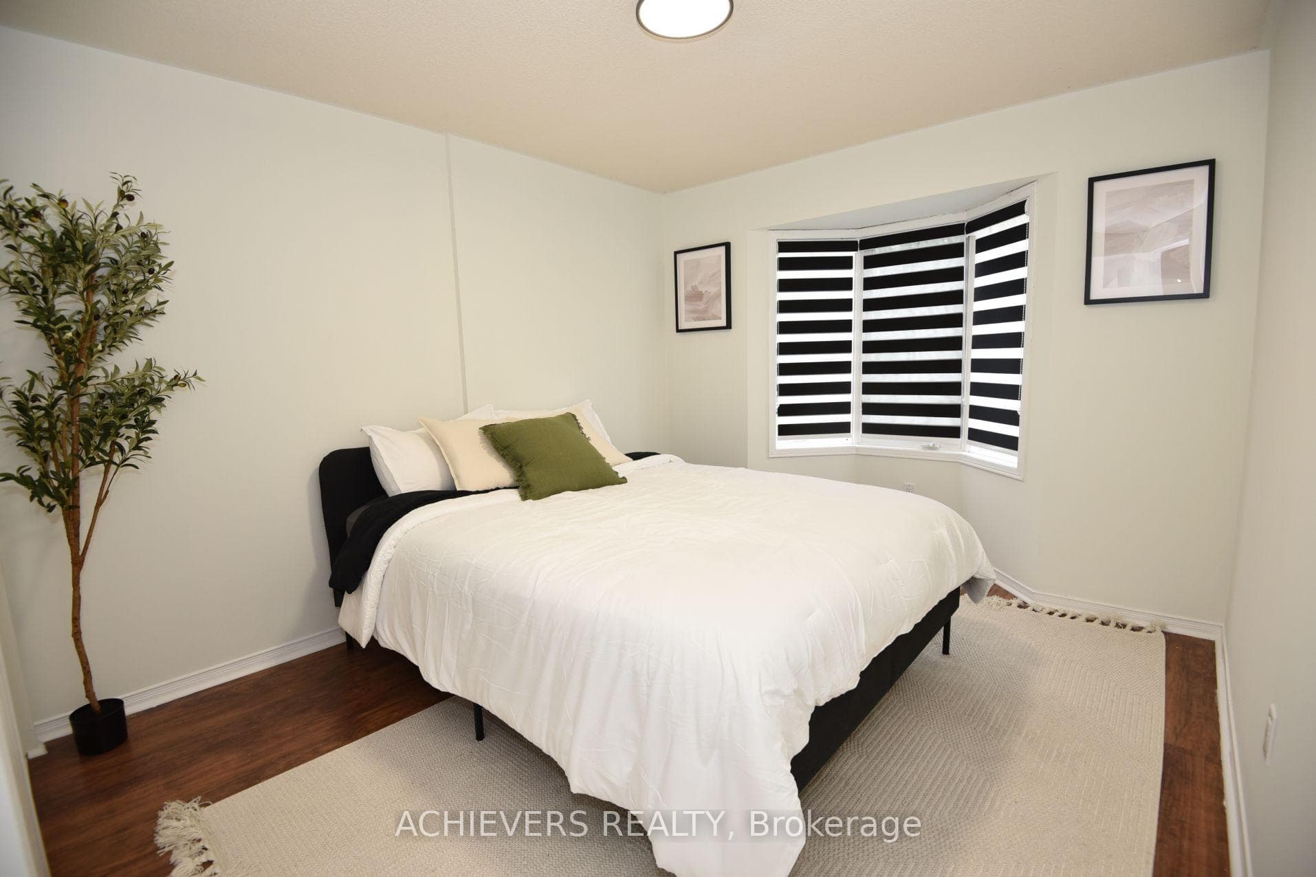 19 Mccullock Crescent photo 34