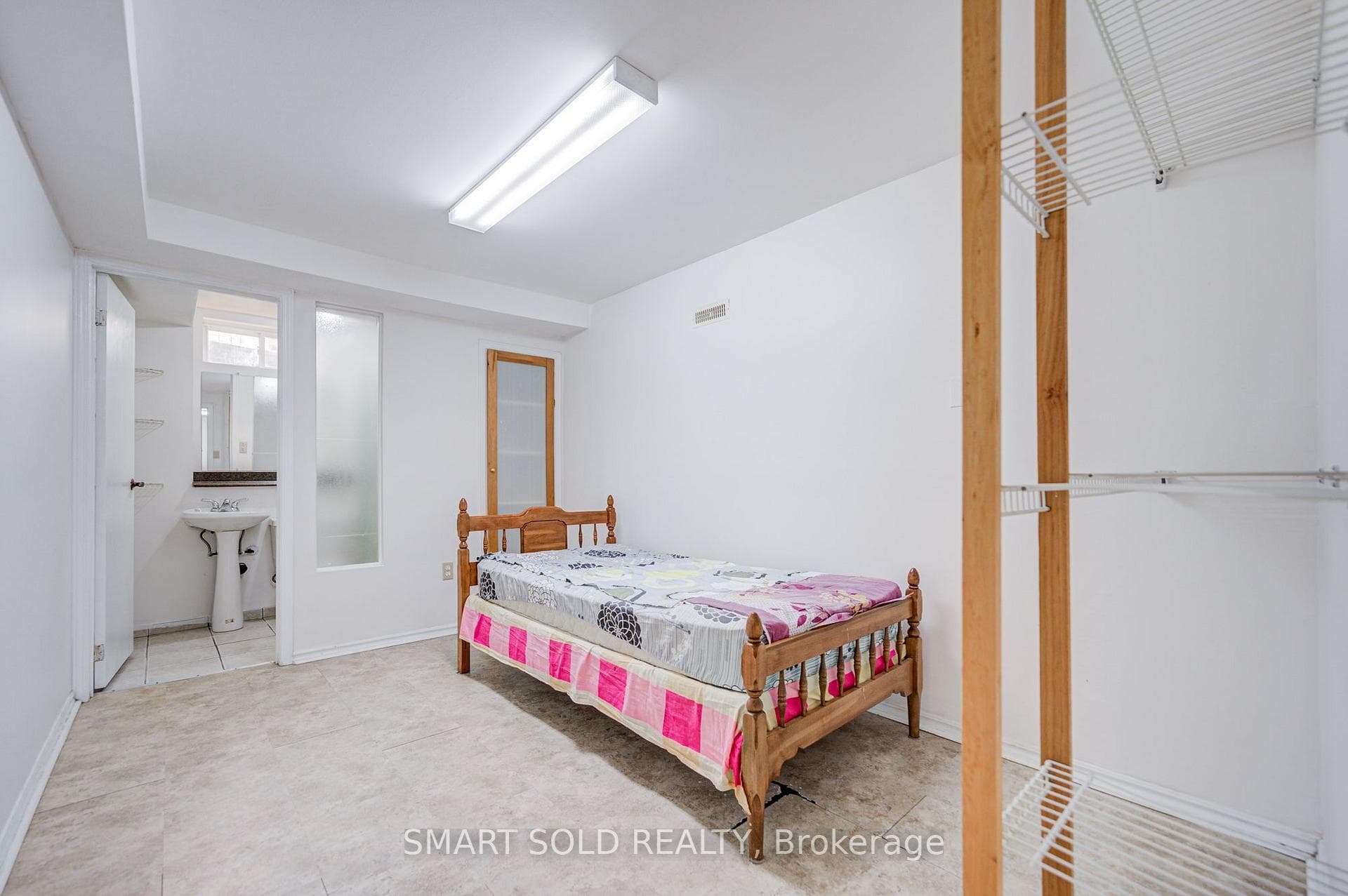 837 Queensbridge Drive photo 37