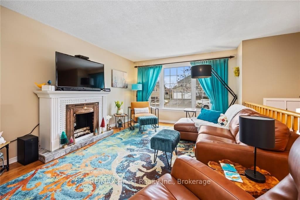 1146 LANCASTER Drive photo 9