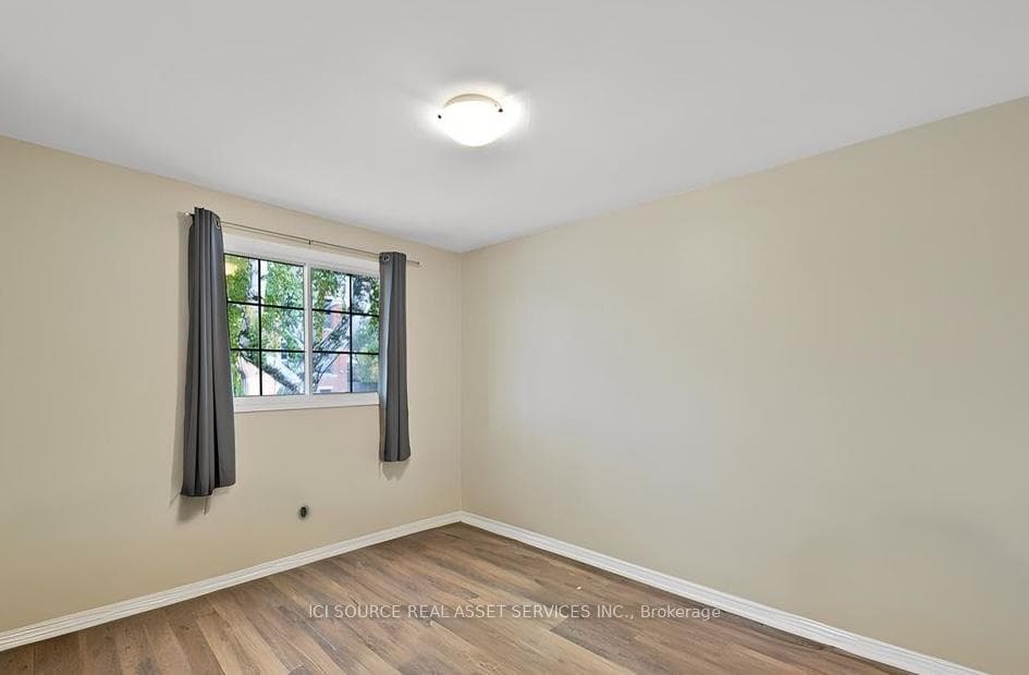 10 Gibsons Place photo 11